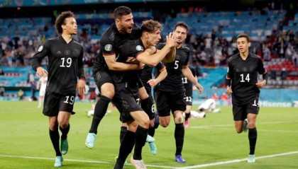 世界杯官方入口-德国一波三折惊险晋级 球队硬伤仍明显挑战也艰巨