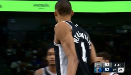 世界杯高清平台-又开始了！文班杀内线1打3左手拉杆上篮+两三分 连得8分打停比赛