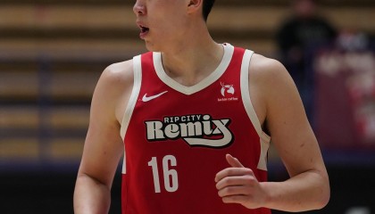 世界杯赛事直播入口-正负值全场最低！杨瀚森13投13分外加7板2助1断3帽 有5失误5犯规